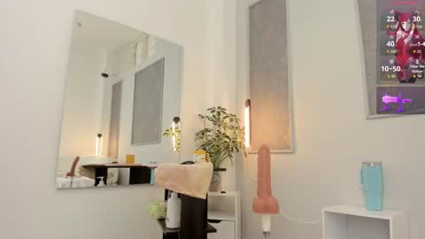 Snapshot of lanna_russo1 chatting on December 23, 8:45 am Lanna miley Russo online show from December 23, 8:45 am