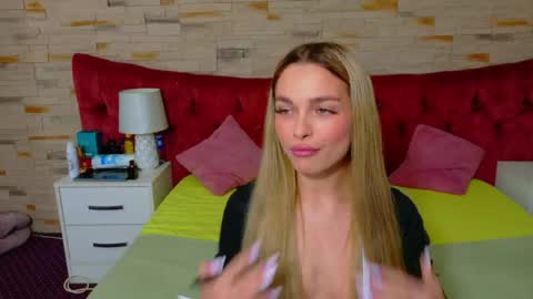 Snapshot of lannaskyy chatting on March 20, 8:03 pm Lanna online show from March 20, 8:03 pm