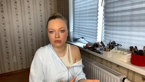 Snapshot of lanniecastellow chatting on April 1, 1:41 pm Hello My name is Lola online show from April 1, 1:41 pm