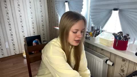 Snapshot of lanniecastellow chatting on April 2, 11:08 am Hello My name is Lola online show from April 2, 11:08 am