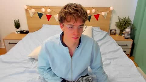 Snapshot of lanny_fandi chatting on January 13, 8:26 am Fandi online show from January 13, 8:26 am