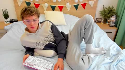 Snapshot of lanny_fandi chatting on January 15, 8:51 am Fandi online show from January 15, 8:51 am