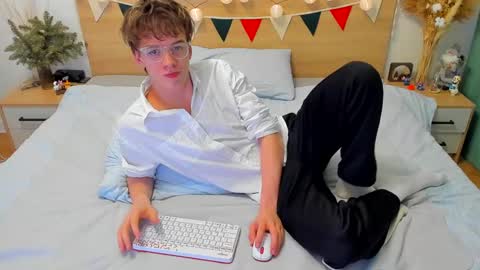 Snapshot of lanny_fandi chatting on January 25, 10:29 am Fandi online show from January 25, 10:29 am