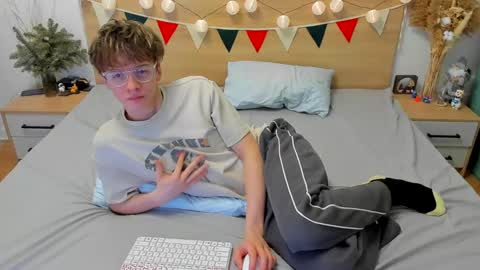 Snapshot of lanny_fandi chatting on January 29, 2:21 pm Fandi online show from January 29, 2:21 pm