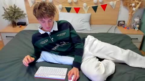 Snapshot of lanny_fandi chatting on February 2, 3:17 pm Fandi online show from February 2, 3:17 pm