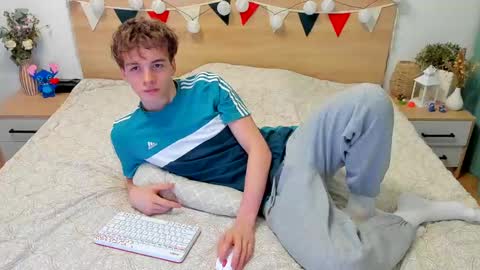 Snapshot of lanny_fandi chatting on March 1, 4:15 am Fandi online show from March 1, 4:15 am