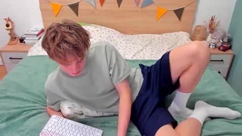 Snapshot of lanny_fandi chatting on September 22, 2:30 pm Fandi online show from September 22, 2:30 pm