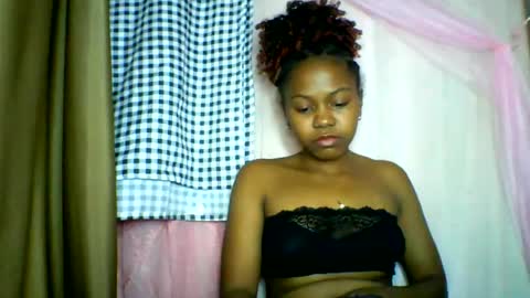 Snapshot of lara_belle chatting on June 16, 10:40 am lara_belle online show from June 16, 10:40 am