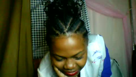 Snapshot of lara_belle chatting on July 4, 8:15 pm lara_belle online show from July 4, 8:15 pm