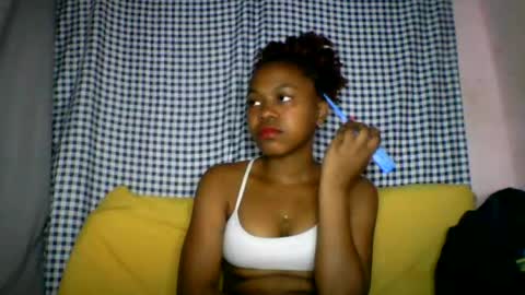 Snapshot of lara_belle chatting on July 25, 12:25 pm lara_belle online show from July 25, 12:25 pm