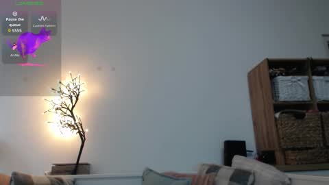 Lara online show from March 22, 4:10 pm