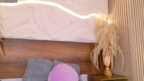 Snapshot of lara_curly chatting on April 9, 9:58 am lara_curly online show from April 9, 9:58 am