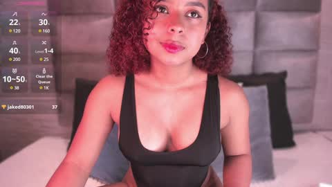Snapshot of lara_jones_ chatting on January 24, 3:32 am Lara online show from January 24, 3:32 am