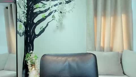      700  200   online show from October 18, 7:03 pm