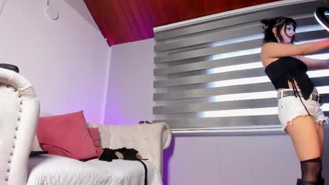 Snapshot of lara_reynolds_ chatting on February 26, 9:03 pm lara_reynolds_ online show from February 26, 9:03 pm