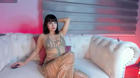 Snapshot of lara_reynolds_ chatting on March 8, 12:30 am lara_reynolds_ online show from March 8, 12:30 am