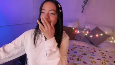 laraa rouss  online show from December 23, 3:37 am