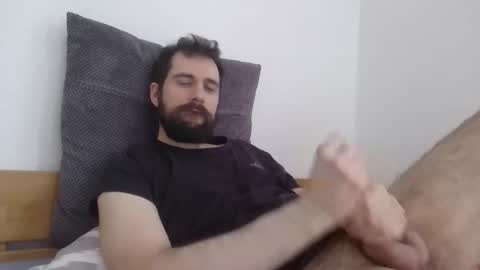 laraaan online show from February 12, 2:01 pm