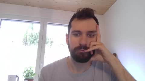 laraaan online show from March 14, 11:48 am