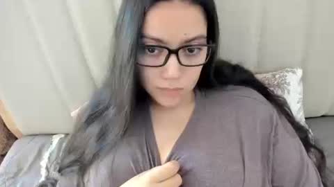 lara online show from March 10, 3:39 pm