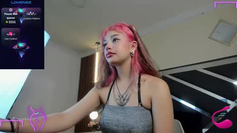 LaraCooper online show from February 8, 12:30 pm