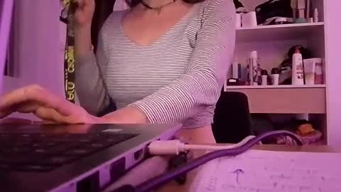 Snapshot of larafox22 chatting on April 10, 8:57 pm larafox22 online show from April 10, 8:57 pm