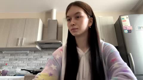 Snapshot of larainerothmiller chatting on March 5, 8:32 am lara online show from March 5, 8:32 am