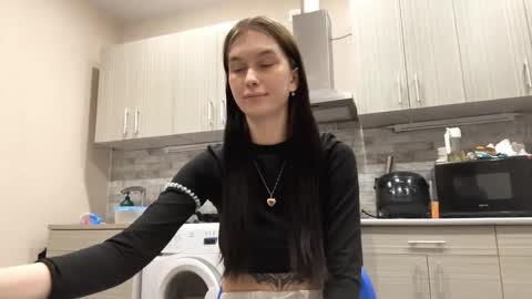 Snapshot of larainerothmiller chatting on March 27, 7:02 pm lara online show from March 27, 7:02 pm