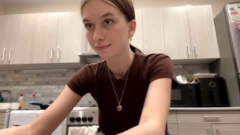 Snapshot of larainerothmiller chatting on March 28, 7:24 pm lara online show from March 28, 7:24 pm