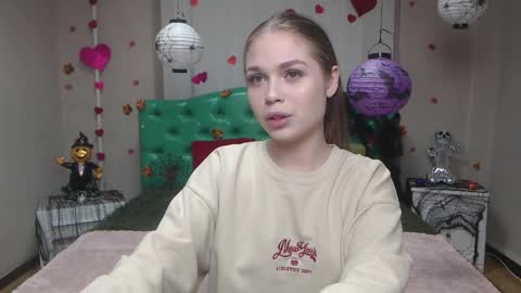 LaraPika online show from November 4, 6:07 pm