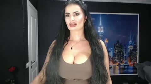 Snapshot of laras_moans chatting on June 27, 8:30 am laras_moans online show from June 27, 8:30 am