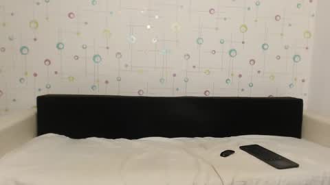 Snapshot of larataylorrr chatting on February 24, 10:48 am larataylorrr online show from February 24, 10:48 am