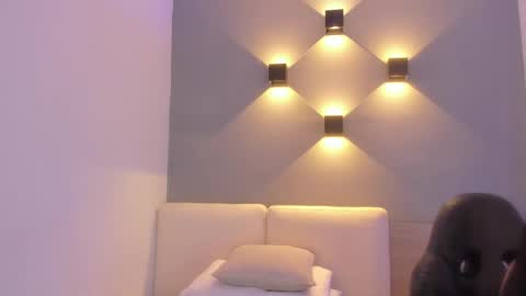 Laura online show from March 22, 7:50 pm