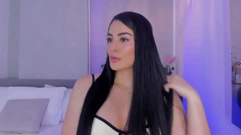 Laura online show from June 15, 9:50 pm
