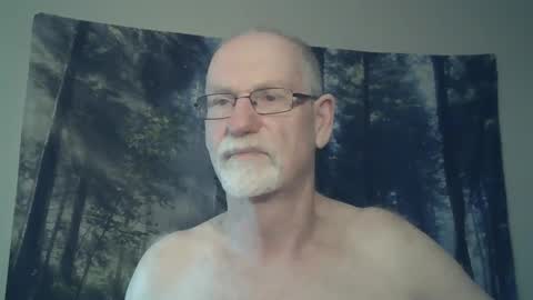Snapshot of larbie chatting on December 15, 9:13 am Larbie online show from December 15, 9:13 am