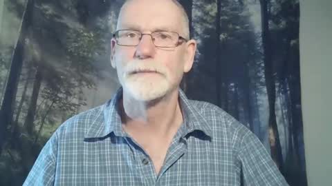 Snapshot of larbie chatting on December 28, 5:12 am Larbie online show from December 28, 5:12 am