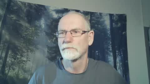 Snapshot of larbie chatting on December 29, 6:35 am Larbie online show from December 29, 6:35 am