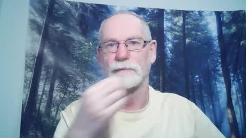 Snapshot of larbie chatting on January 3, 11:23 pm Larbie online show from January 3, 11:23 pm