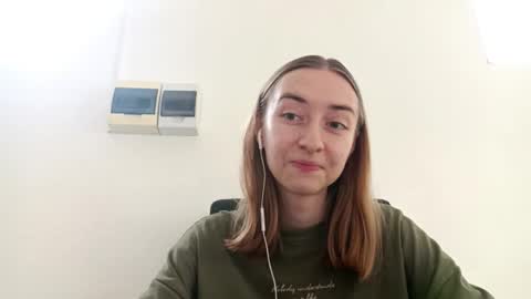 Snapshot of lareepruyn chatting on October 3, 5:59 am Hanna online show from October 3, 5:59 am
