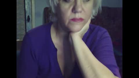 larisaq4ugo24 online show from January 8, 9:44 pm