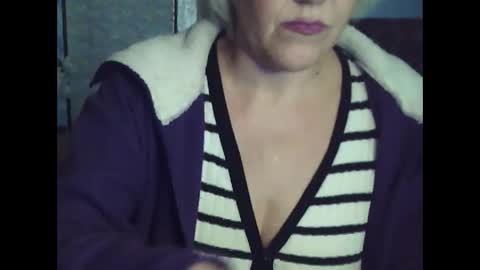 Snapshot of larisaq4ugo24 chatting on October 5, 9:40 am larisaq4ugo24 online show from October 5, 9:40 am