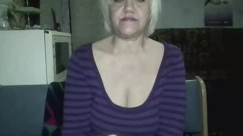 larisaq4ugo24 online show from May 13, 7:33 pm