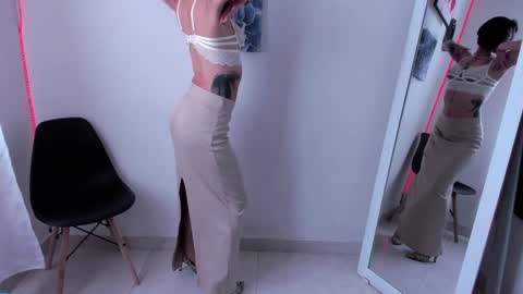 Snapshot of larissa_baker chatting on December 5, 8:44 pm isa 3 online show from December 5, 8:44 pm