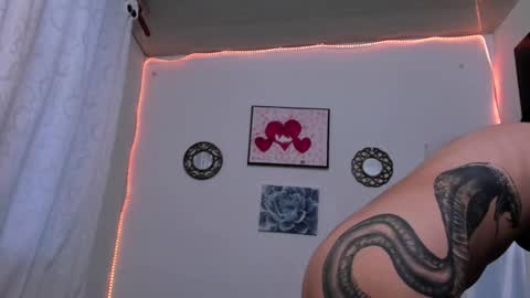 Snapshot of larissa_baker chatting on December 6, 10:52 pm isa 3 online show from December 6, 10:52 pm