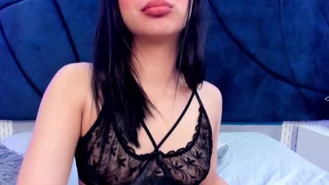 Snapshot of larissaevans chatting on March 8, 2:40 pm Valentina online show from March 8, 2:40 pm
