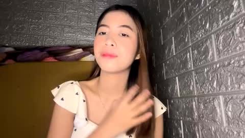 Snapshot of larissaowca chatting on March 18, 5:10 am Lary online show from March 18, 5:10 am