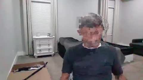 Snapshot of larry77733217 chatting on April 7, 1:17 am larry77733217 online show from April 7, 1:17 am