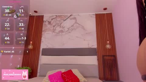 Snapshot of larsonmia chatting on February 27, 12:27 pm MIA online show from February 27, 12:27 pm