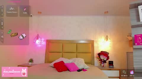 Snapshot of larsonmia chatting on March 9, 12:20 pm MIA online show from March 9, 12:20 pm