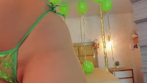 Snapshot of larsonmia chatting on March 17, 12:41 pm MIA online show from March 17, 12:41 pm